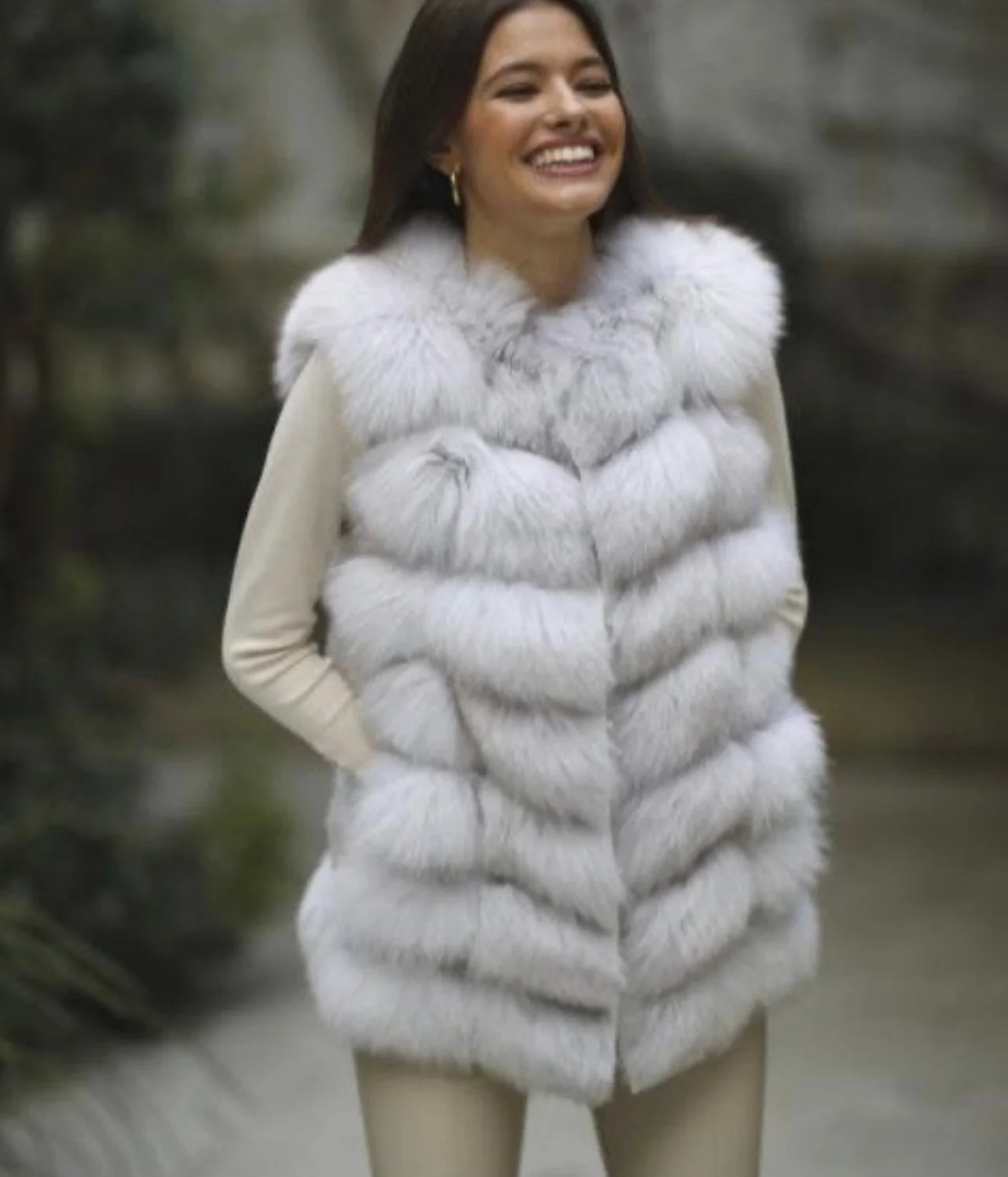 04f695fb-43d3-4eba-8555-d355c733beb5-ilqzxg Colete Curto Gomos - Imagem 1