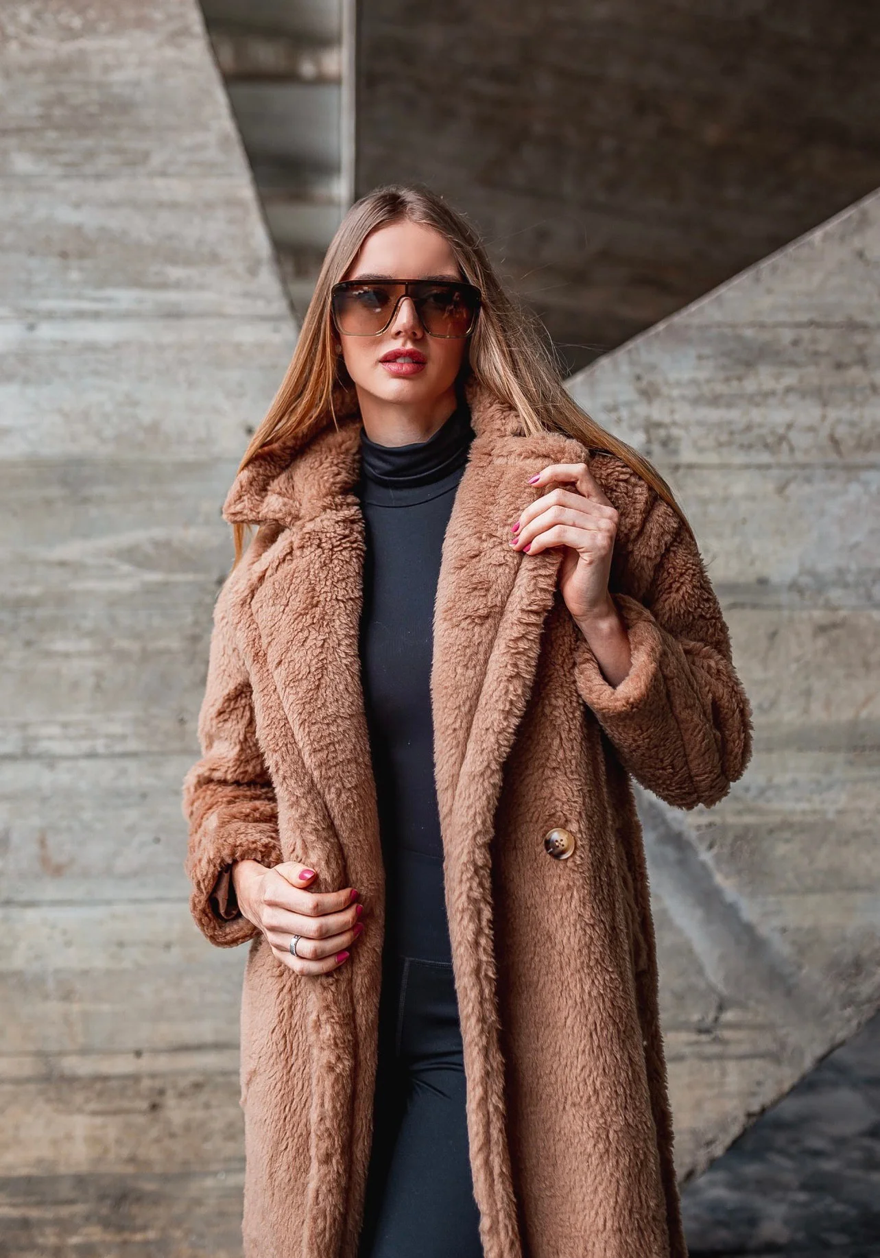 15baa2d1-cdd8-4cc3-ae5c-073488a952e6-tlbbkb Sobretudo Teddy - Imagem 1